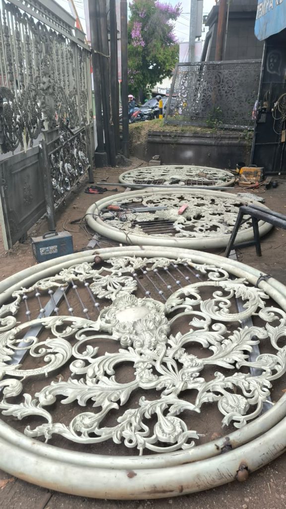 Spesialis Besi Tempa Ornamen Cor