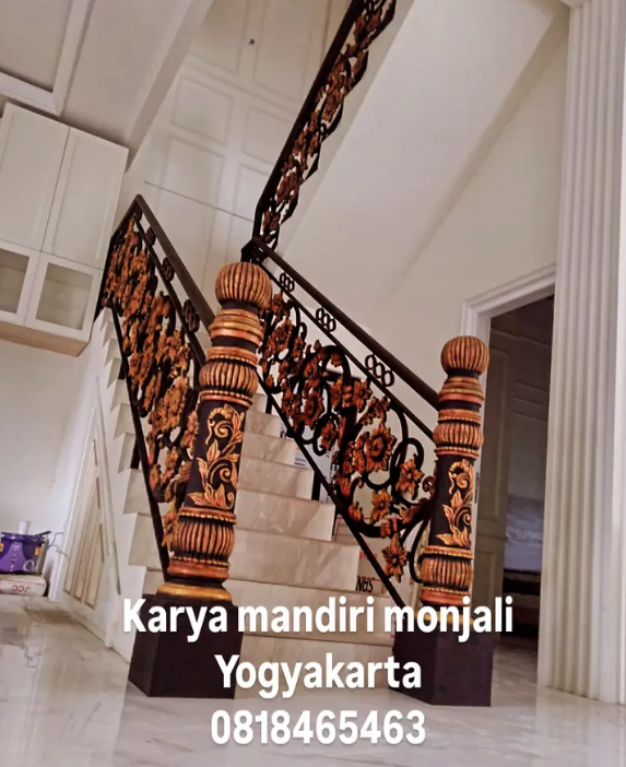 Pagar tangga balkon besi tempa motif scroll klasik warna hitam doff karya Bengkel Las Karya Mandiri Yogyakarta