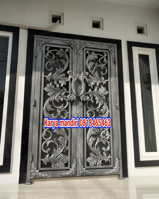 Railing balkon besi tempa ornamen floral untuk rumah mewah di kawasan Sleman dan Solo Jawa Tengah